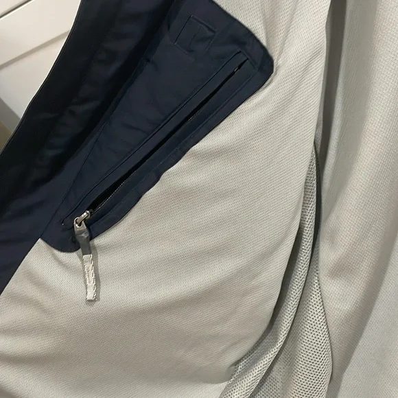 Gap Outwear Rain Jacket - Picture 3 of 8
